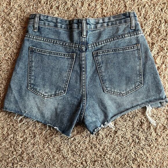 Sozo-One Distressed Medium Wash Jean Shorts Size Large - Picture 2 of 8